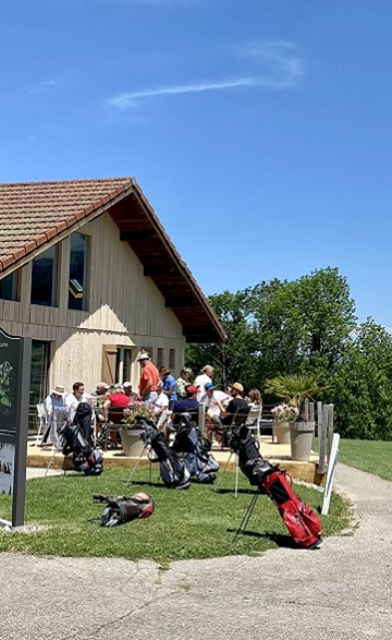 Restauration en terrasse au Clubhouse duGolf du Belvédère Annecy